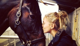 “Hoa mắt” vì cuộc sống xa hoa của công chúa Hy Lạp